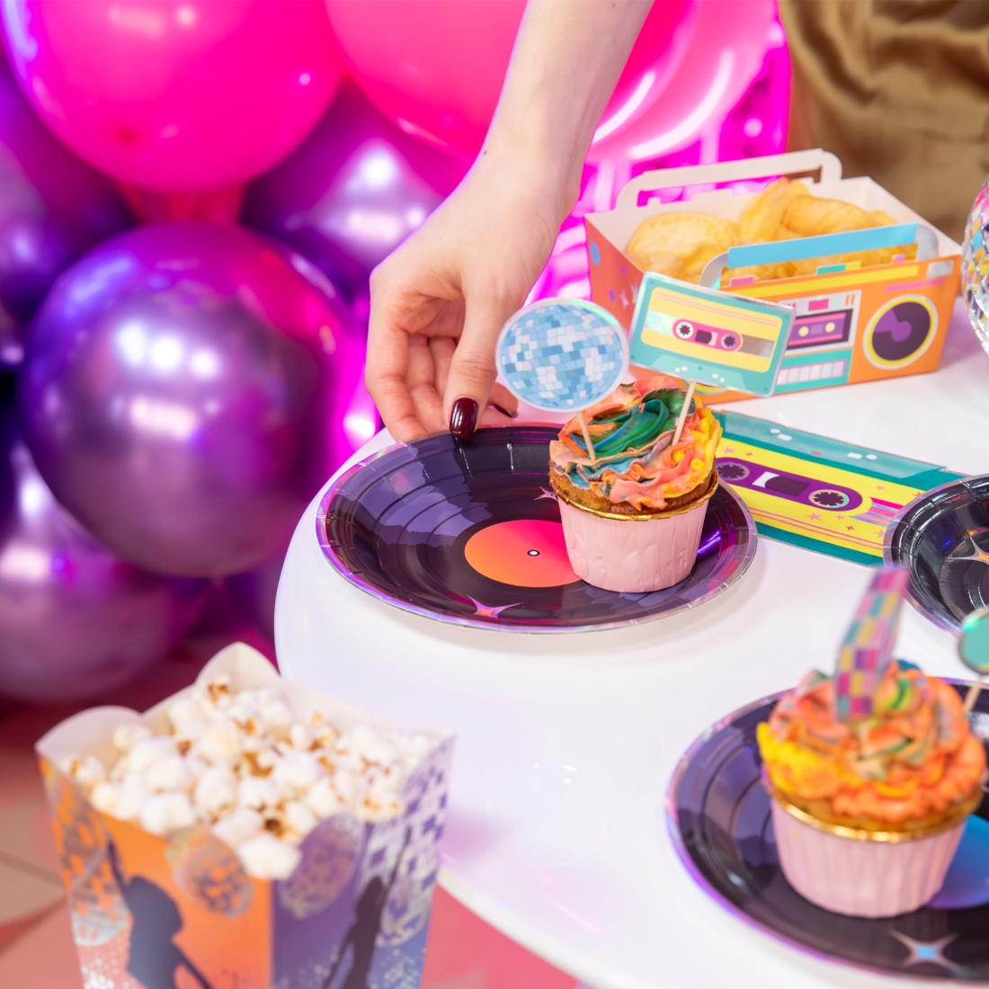 Farfurii de hârtie Retro Disco 18 cm | Set 6 buc.